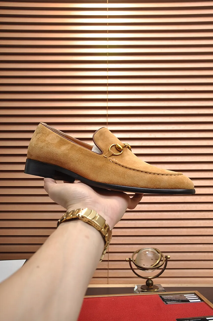 Men's men's shoes 💰500💶 [LV] (original single cowhide lining) 🍀LV's latest genuine leather business suit shoes are launched simultaneously on the official website. The first-layer cowhide imported from Italy is made of heavy gold, 💥official website 1:1 rubber outsole. Versatile to wear, high-end without losing class, and the color combination is extraordinary. This four-season style is alluring when worn on your feet, showing off your big-name flair. Standard code 38-45 (45 customized)
